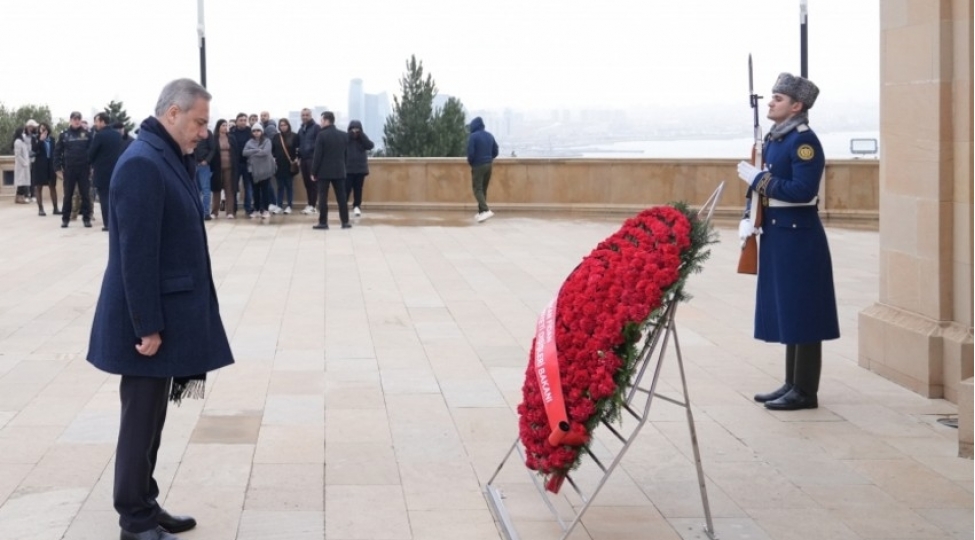 turkiyenin-xin-bashchisi-fexri-ve-shehidler-xiyabanlarini-ziyaret-edib-foto