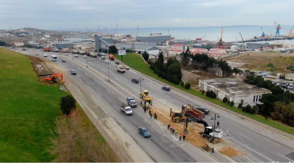 bakinin-8-noyabr-prospektinin-bir-hissesi-temir-olunur-fotovideo