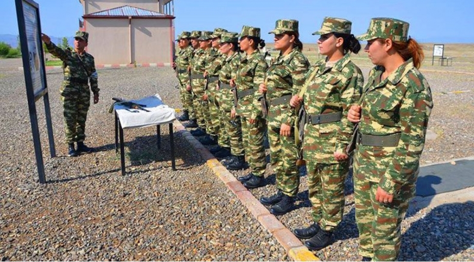 herbchi-qadinlarin-ehtiyatda-olma-yash-heddi-legv-olunur-kishi-herbchilerle-beraberleshdirilir-2