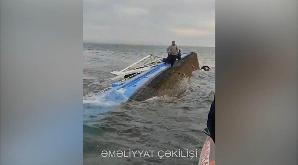 bakida-bulvar-erazisinde-batan-gezinti-qayigindan-xilas-edilenlerin-veziyyeti-achiqlanib-yenilenibvideo