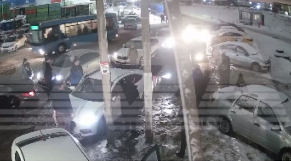 sankt-peterburqda-kutlevi-dava-olub-azerbaycanli-bichaqlandi-video