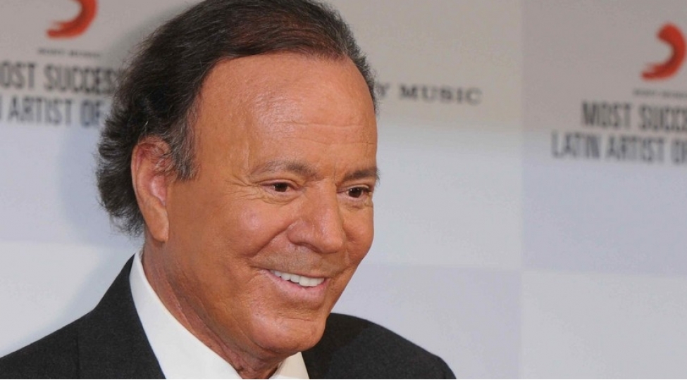 mugenni-xulio-iqlesias-dominikan-hava-limaninda-saxlanilib