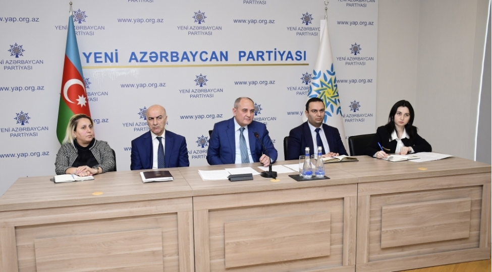 yap-sedrinin-muavini-tahir-budaqov-mdb-pa-nin-beynelxalq-mushahidechiler-qrupunun-uzvleri-ile-gorushub-foto