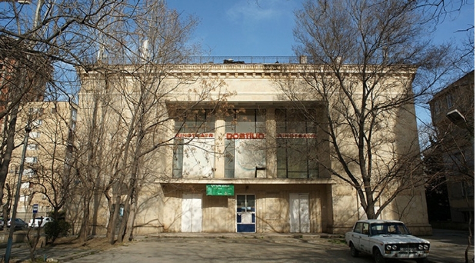 dostluq-kinoteatri-dashinmaz-tarix-ve-medeniyyet-abidelerinin-siyahisina-daxil-edile-biler