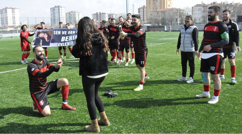 evvelce-chempionluq-sonra-evlilik-teklifi