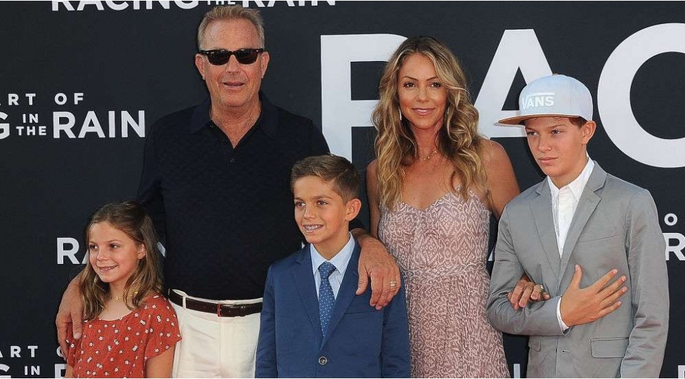 uch-ushaq-atasi-evliliyine-son-qoydu-foto