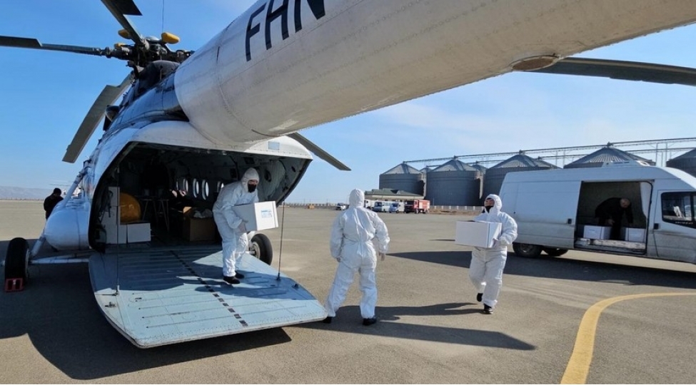 helikopterlerle-vehshi-heyvanlarin-quduzluga-qarshi-peyvendlenmesi-aparilib