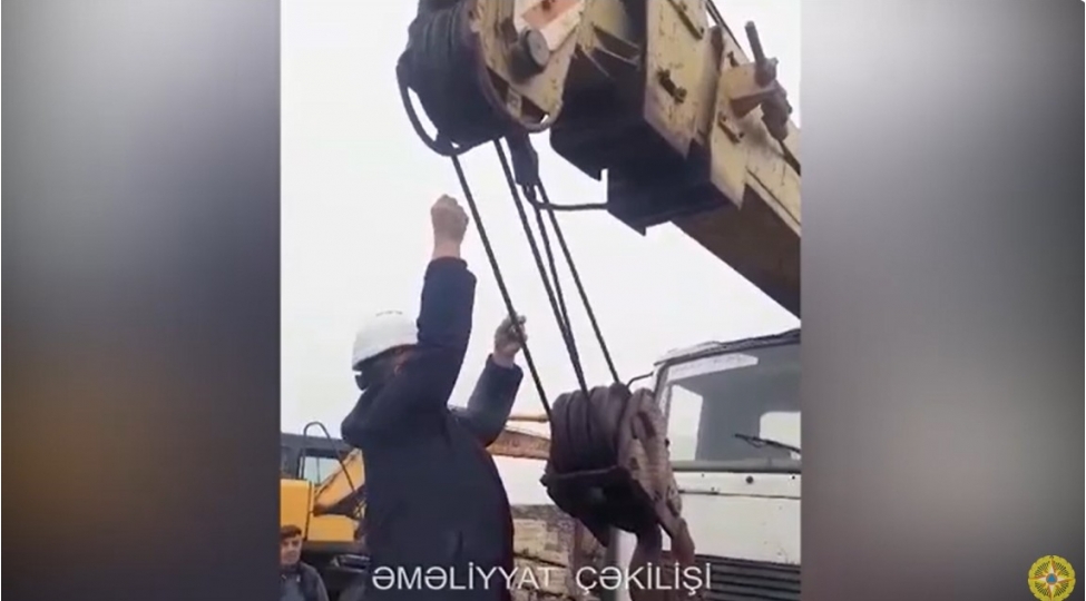 gencede-tehlukeli-avtokranin-fealiyyeti-dayandirilib-videofoto