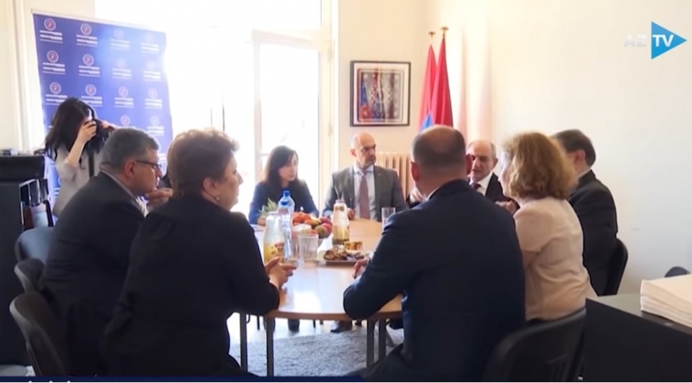 qerbin-ayi-xidmeti-gorun-rushvetxor-siyasetchileri-pulla-alan-qachaqmalchi-milyarder-kimdirvideo