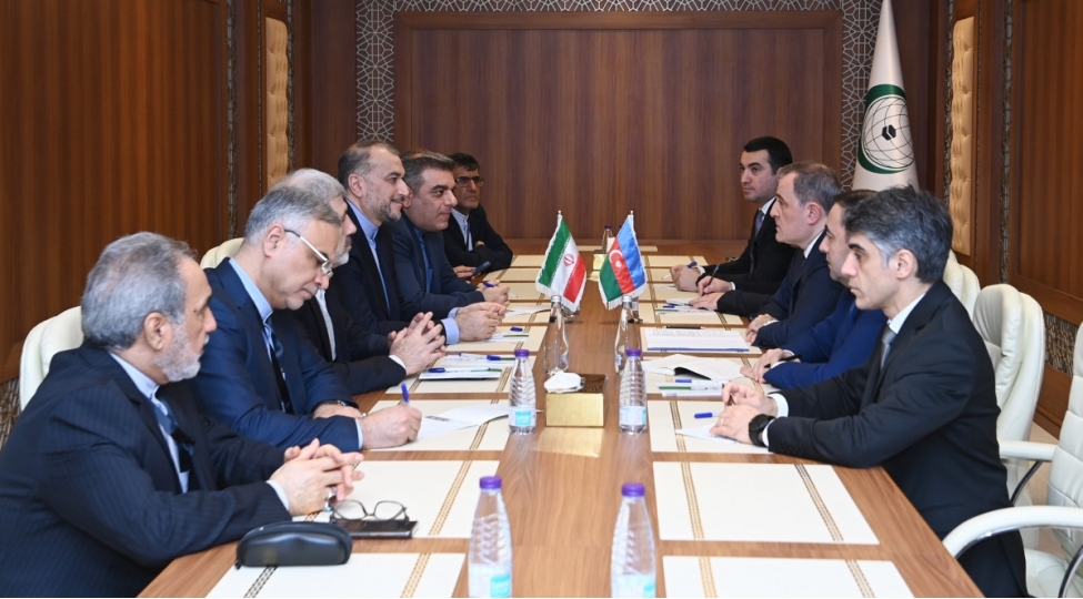 iran-ve-azerbaycan-xin-bashchilari-ikiterefli-munasibetleri-muzakire-edibler-foto