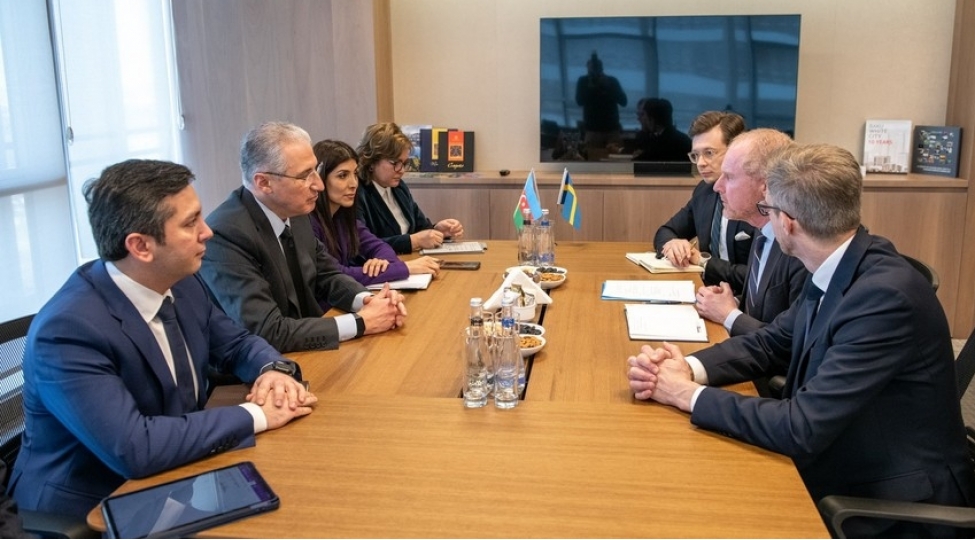 cop29-un-prezidenti-isvechin-sessiyada-numayende-heyetinin-rehberi-ile-muzakireler-aparib