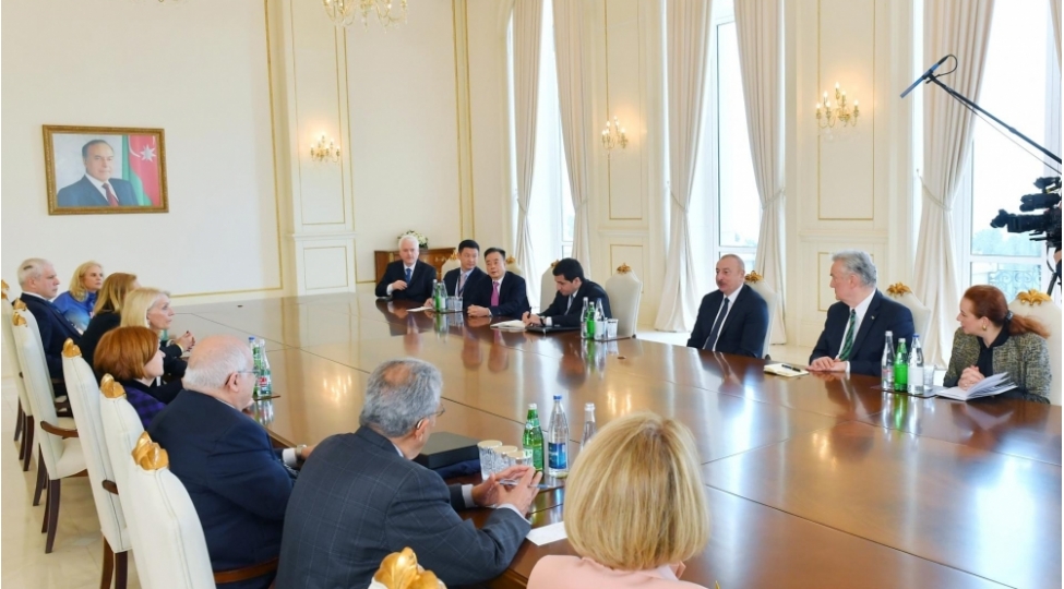 prezident-ilham-eliyev-nizami-gencevi-beynelxalq-merkezinin-hemsedrlerini-ve-idare-heyetinin-uzvlerini-qebul-edib-yenilenib-2
