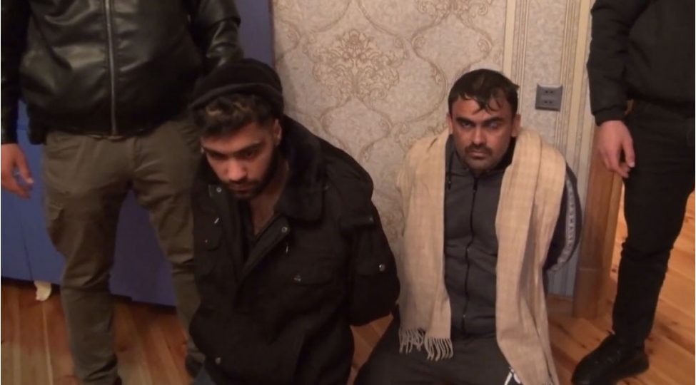 adam-ogurlugu-ile-meshgul-olan-muteshekkil-cinayetkar-deste-ashkarlanib-pakistan-vetendashi-saxlanilib-video