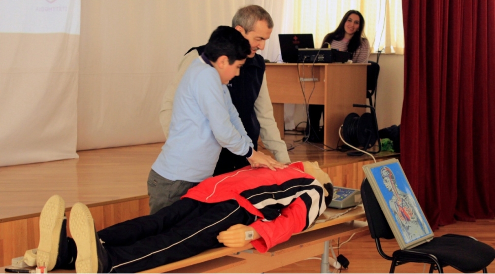 bakida-orta-mektebde-fovqelade-hallarda-davranish-qaydalari-ile-bagli-tedbir-kechirilib-video