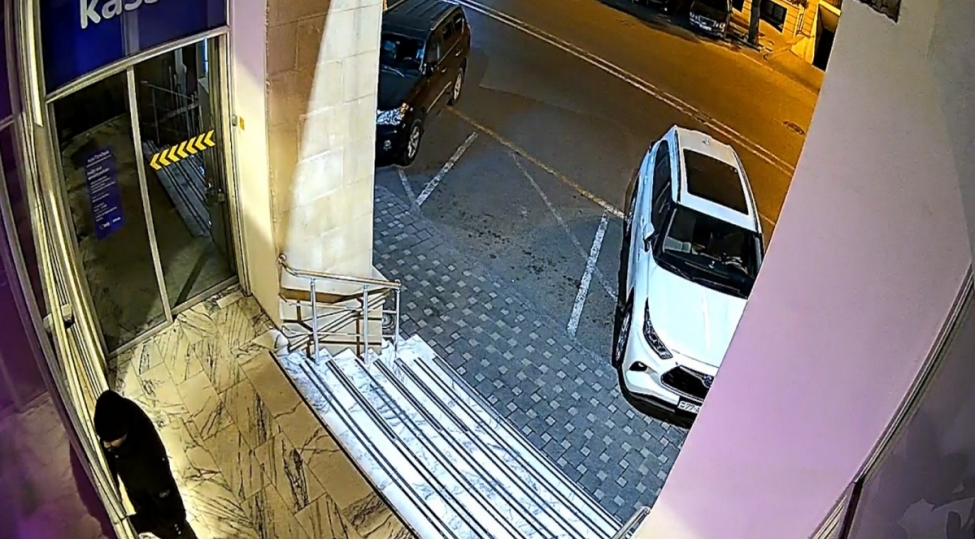 bakida-bankdan-ogurluq-edilmesinin-qarshisi-alinib-fotovideo