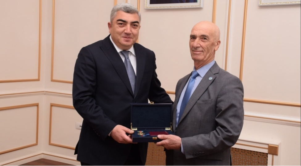 ildirim-memmedov-sevincimi-sozle-ifade-etmeye-chetinlik-chekirem