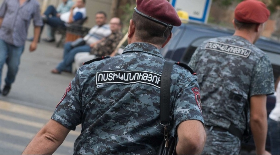 irevanda-namelum-silahli-shexsler-polis-bolmesine-hucum-edibler-yaralilar-var