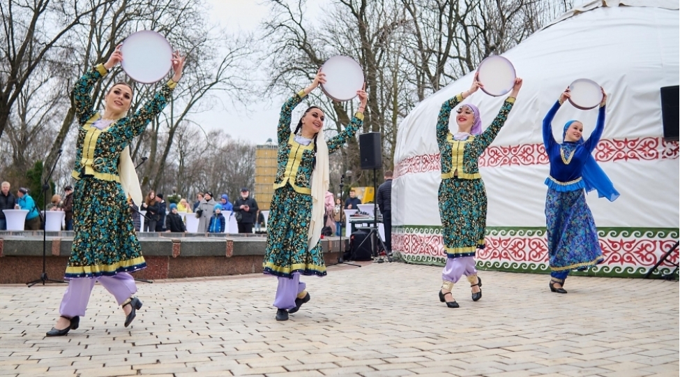 novruzla-ukraynalilarin-bahar-bayraminin-benzerliyi