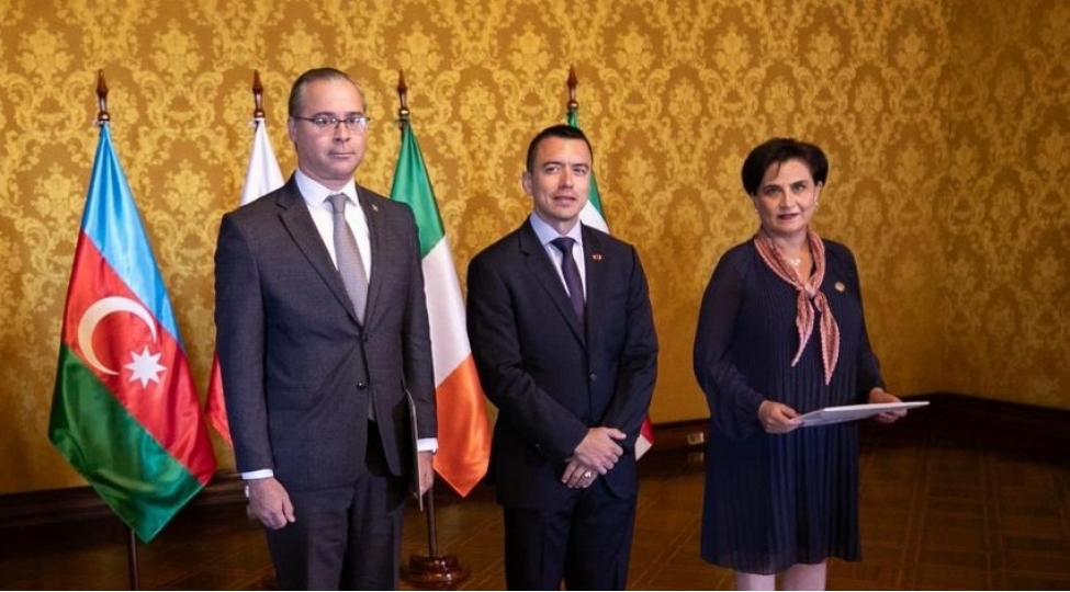 azerbaycanin-sefiri-etimadnamesini-ekvador-prezidentine-teqdim-edib