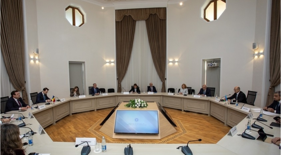 azerbaycan-ruminiya-ile-yashil-enerji-dehlizi-layihesinin-icrasini-suretlendirilmesini-muzakire-edib-foto