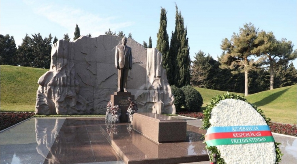 turkiyenin-mudafie-senayesi-komitesinin-sedri-fexri-xiyabani-ziyaret-edib