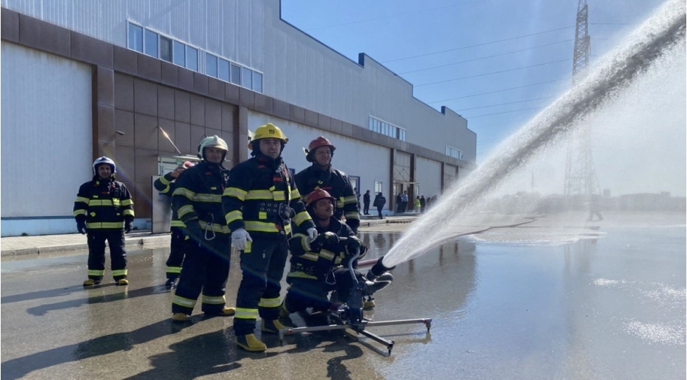 fhn-sumqayitda-yangin-taktiki-telim-kechirib-video