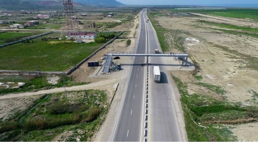 baki-quba-yolunda-yeni-yerustu-piyada-kechidinin-inshasi-yekunlashmaq-uzredir-foto