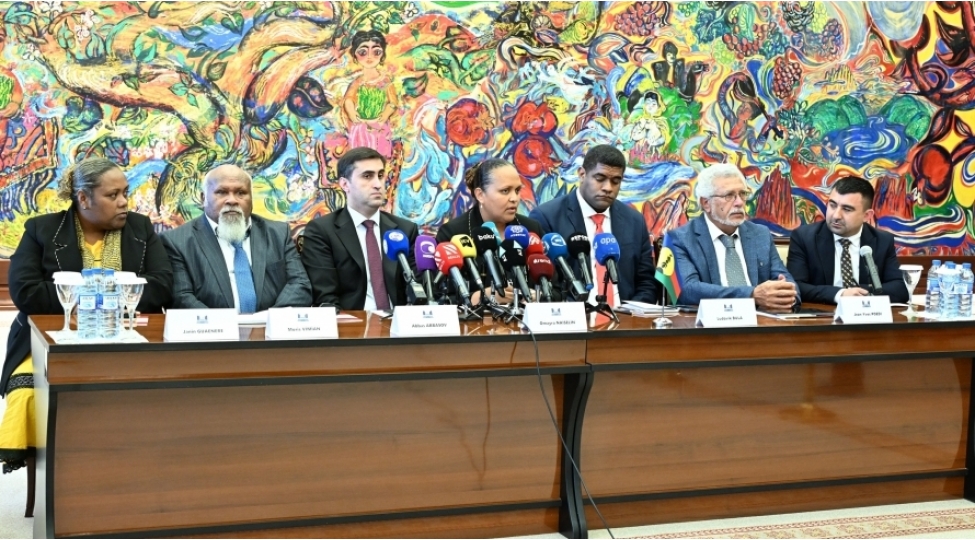 azerbaycan-bizim-uchun-heqiqi-bir-numunedir-kaledoniyali-parlamentari