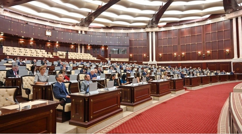 deputatlar-vergi-orqaninin-kirayede-yashayan-vezifeli-shexslerine-kompensasiyanin-verilmesi-barede-raziliga-gelibler