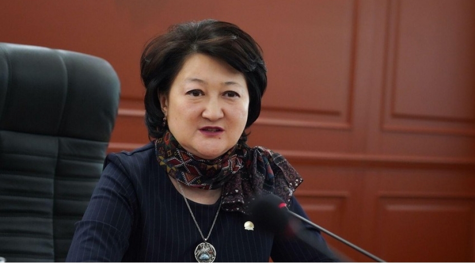 qirgizistan-lideri-aktoti-raimkulovani-teltif-edib