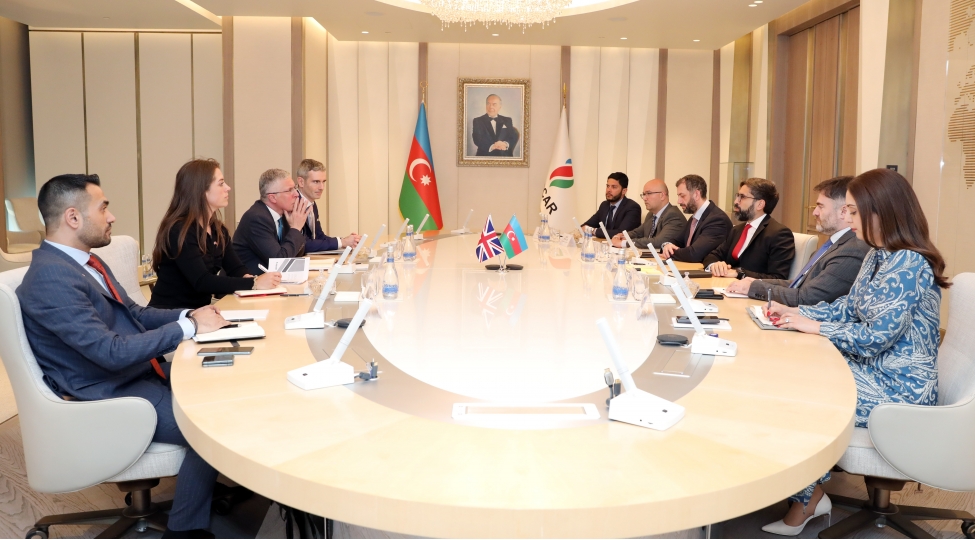 socar-in-prezidenti-boyuk-britaniyanin-olkemizdeki-sefiri-ve-ukef-in-qlobal-menshe-uzre-hemsedri-ile-gorushub-foto