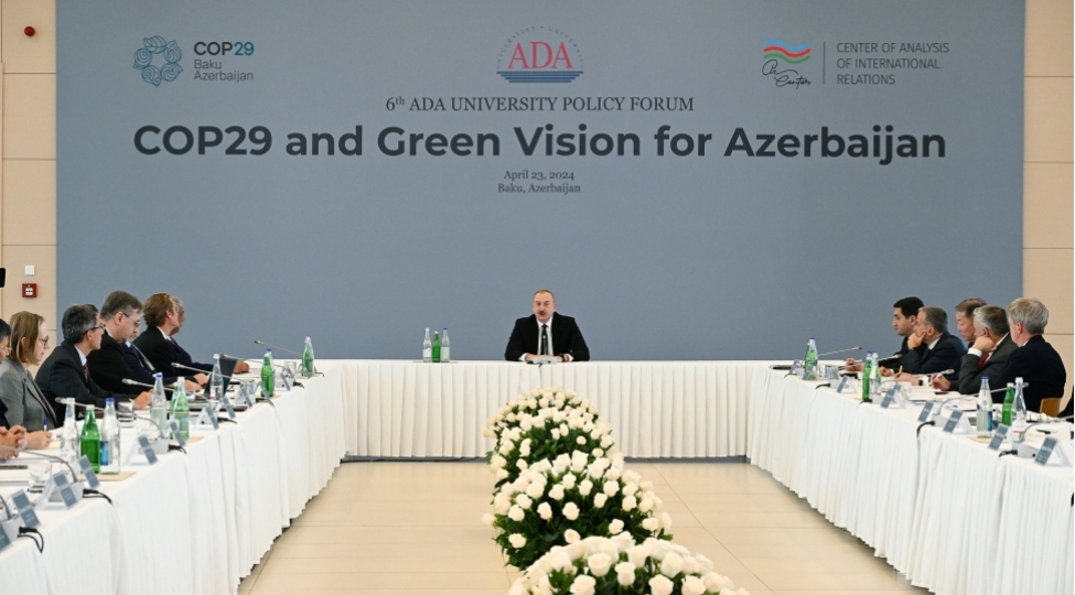 prezident-ada-universitetinde-cop29-ve-azerbaycan-uchun-yashil-baxish-movzusunda-beynelxalq-forumda-ishtirak-edib-canli