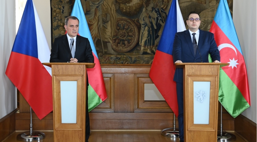 ceyhun-bayramov-chexiyali-hemkari-ile-birge-metbuat-konfransinda-chixish-edib