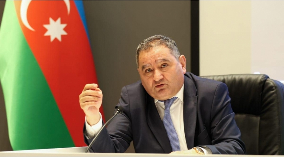 unec-in-elmin-populyarlashdirilmasi-merkezinin-rehberi-genc-tedqiqatchilarla-gorushub-foto