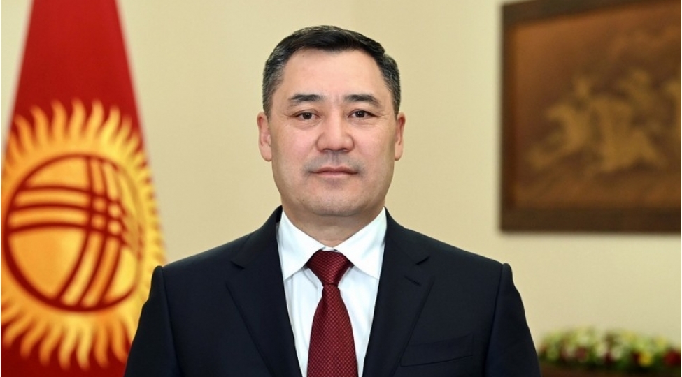 sadir-japarov-fexri-xiyabanda-ulu-onder-heyder-eliyevin-mezarini-ziyaret-edib