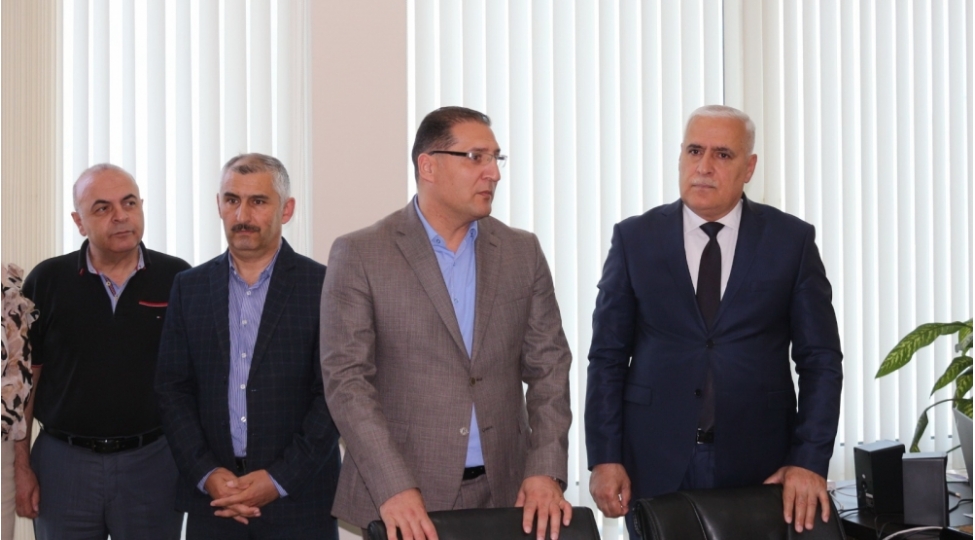 yap-xetai-rayon-teshkilatinda-partiya-siralarina-yeni-qebul-olunanlara-uzvluk-vesiqeleri-teqdim-edilib