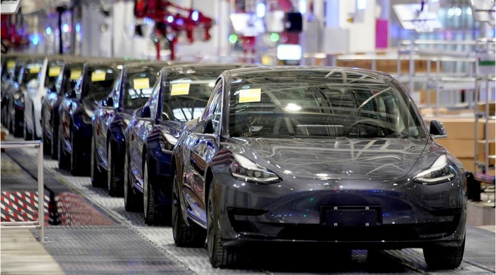 ilon-mask-bu-olkede-avtomobil-zavodu-tikilmesini-texire-salib