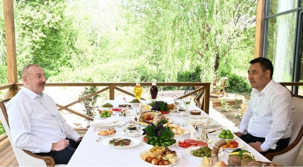 azerbaycan-ve-qirgizistan-prezidentleri-birge-nahar-edibler