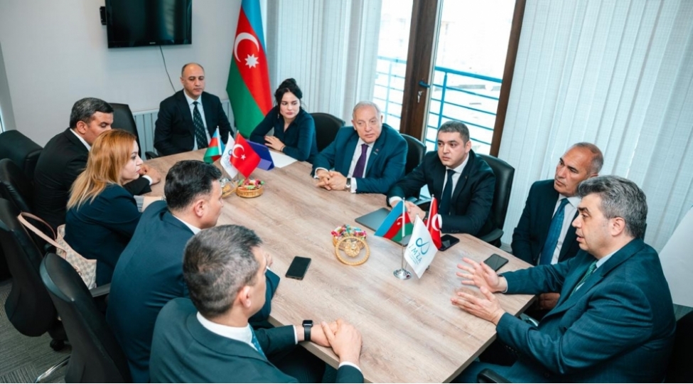imza-ve-atib-yeni-layihelere-imza-atacaq-foto