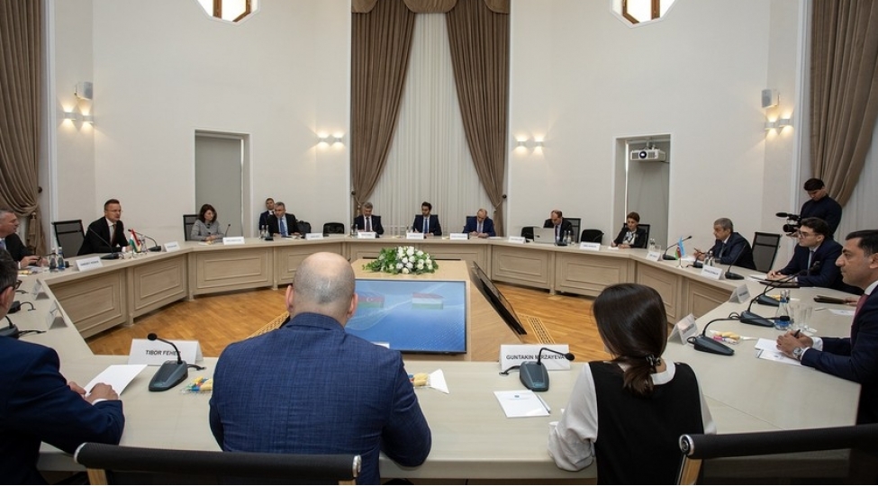 azerbaycan-macaristan-enerji-emekdashligi-muzakire-edilib-foto