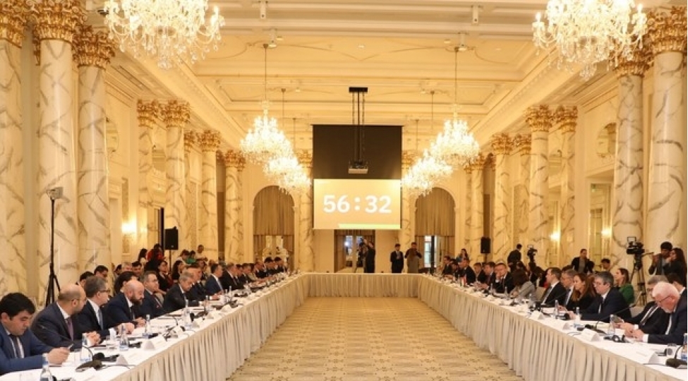 macaristan-azerbaycana-avtobus-istehsalinda-emekdashliq-teklif-edir