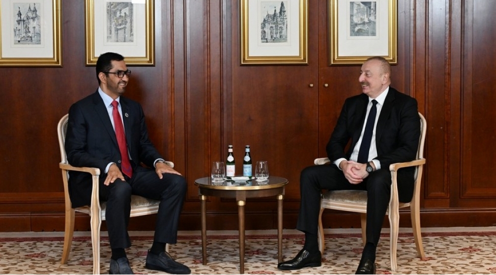 prezident-ilham-eliyev-bee-nin-senaye-ve-qabaqcil-texnologiyalar-naziri-ile-gorushub-foto