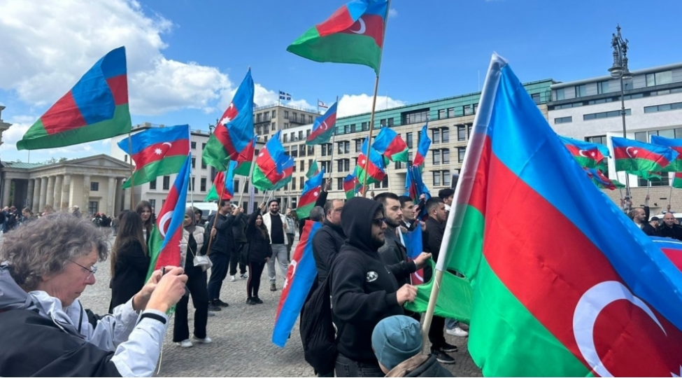 berlinde-azerbaycanlilarin-hemreylik-aksiyasi-kechirilir