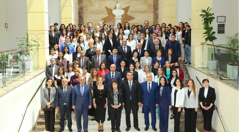 menevi-deyerlerin-tecessumu-qelblerde-yashayan-nurlu-insan-foto