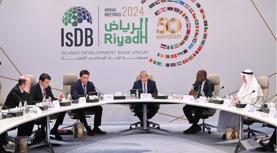 isdb-nin-illik-toplantisi-cherchivesinde-cop29-a-dogru-deyirmi-masada-muzakireler-aparilib