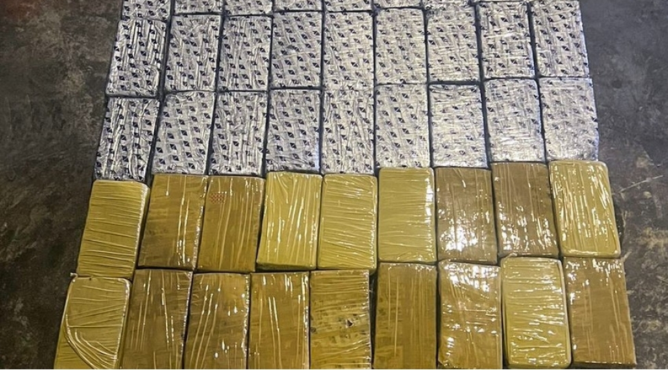 naxchivan-gomrukchuleri-21-kiloqramdan-artiq-heroin-ashkar-edib-foto