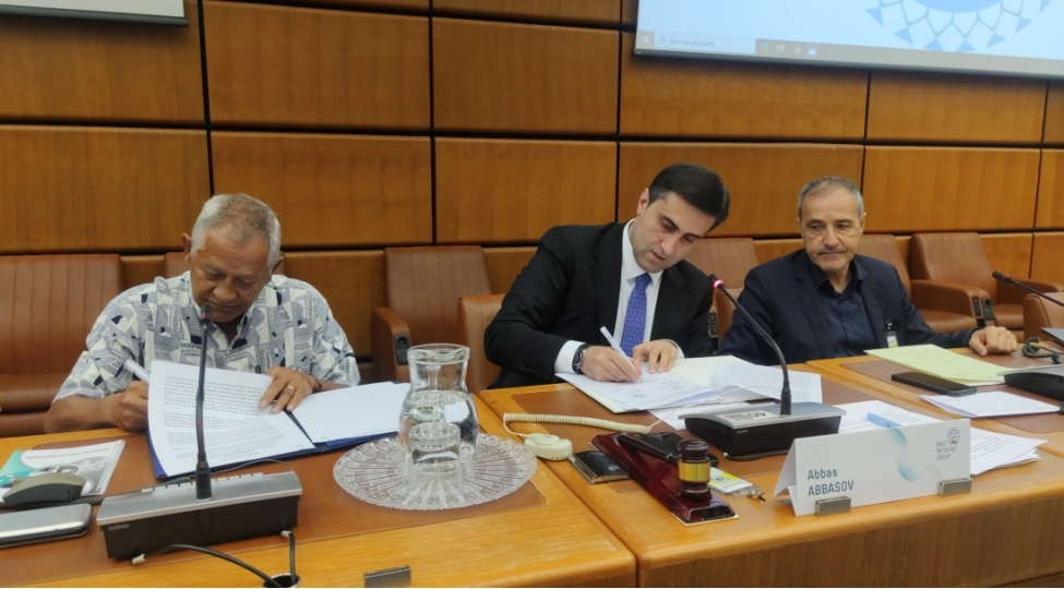 baki-teshebbus-qrupu-ve-fransiz-polineziyasinin-tavini-huiraatira-partiyasi-emekdashligi-genishlendirir-video