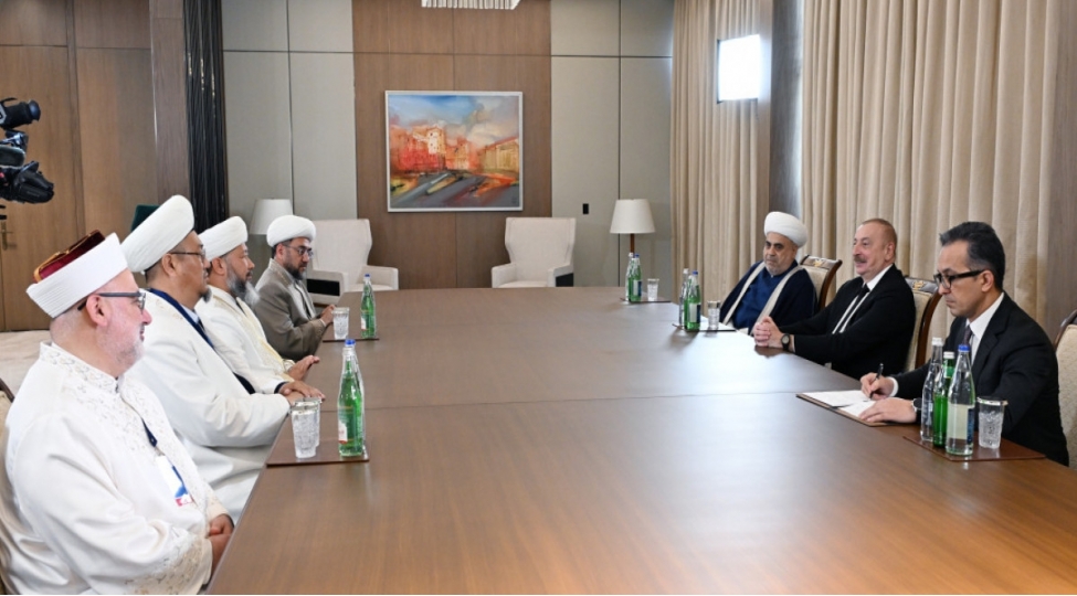 prezident-ilham-eliyev-tdt-ye-uzv-ve-mushahidechi-dovletlerin-dini-rehberlerinden-ibaret-numayende-heyetini-qebul-edib