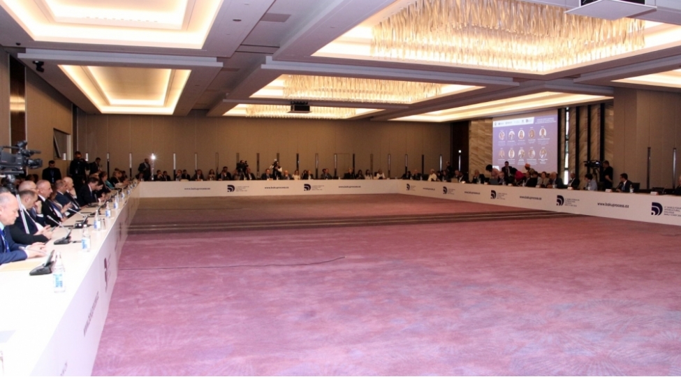 muxtelifliyin-qorunmasi-multikultural-dunyada-problemlerin-helli-ve-qlobal-emekdashligin-teshviqi-foto