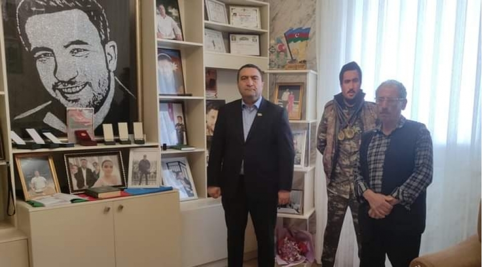 mushfiq-memmedli-shehid-ailesini-ziyaret-edib